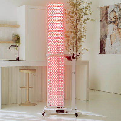 Liroma Multi Gen5 brandend op de verrijdbare standaard in een lichte keuken
